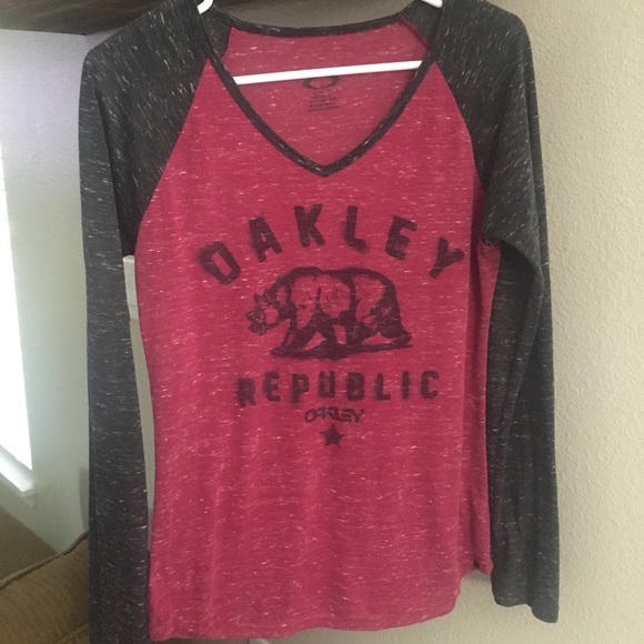 Oakley Tops - Oakley top Small